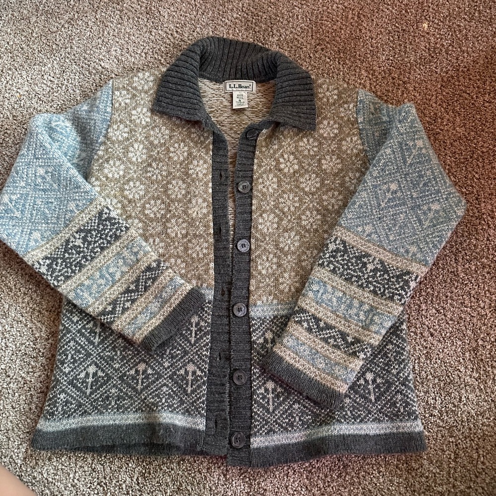 L.L. Bean Sweater with Gorgeous Patten 100% Wool